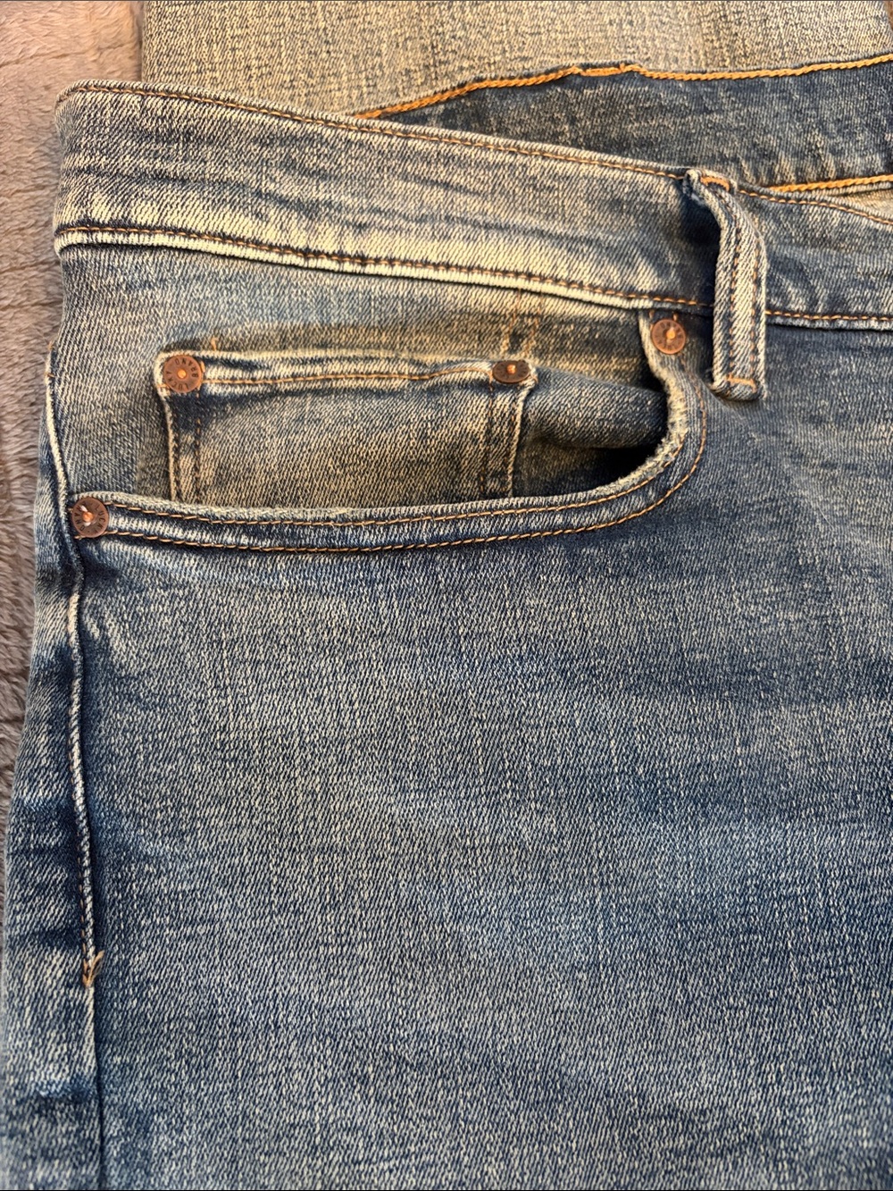 Lucky Brand Men's Light Wash Straight Jeans - Picture 7 of 7
